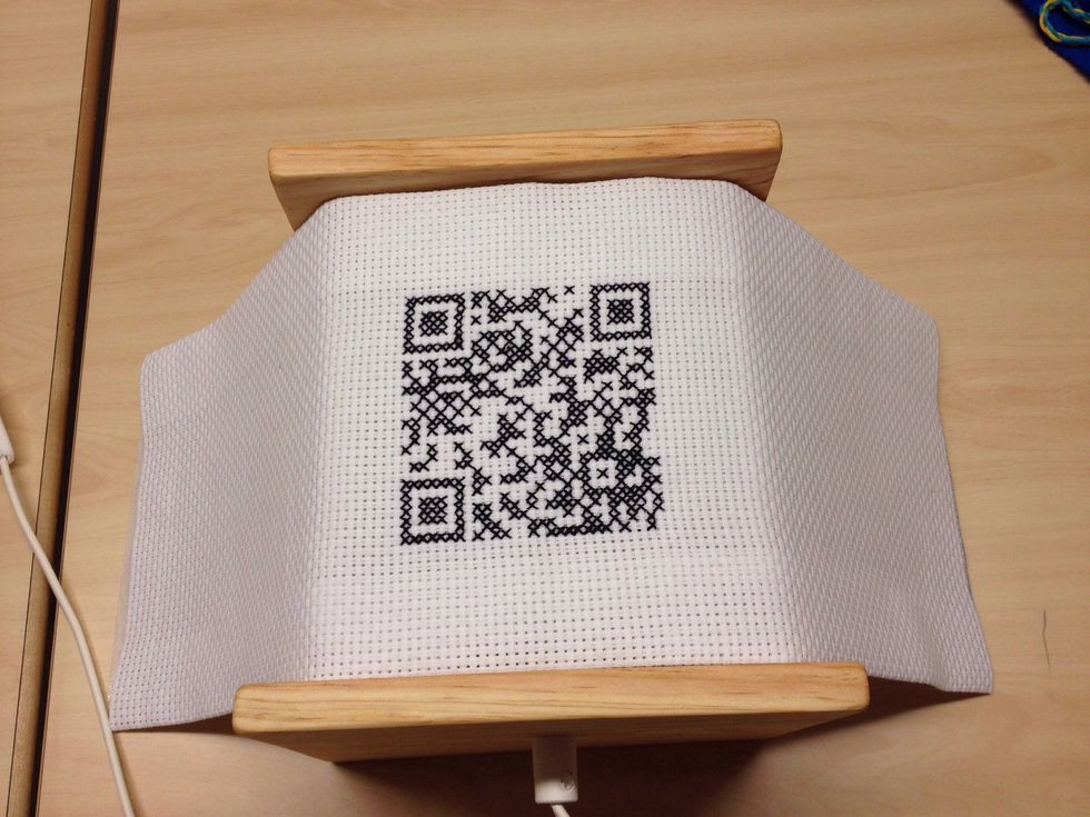 Se till s\u00e5 att m\u00e5ttet st\u00e4mmer med lampan, annars f\u00e5r du justera det genom att vika tyget lite mer eller mindre d\u00e4r det beh\u00f6vs.