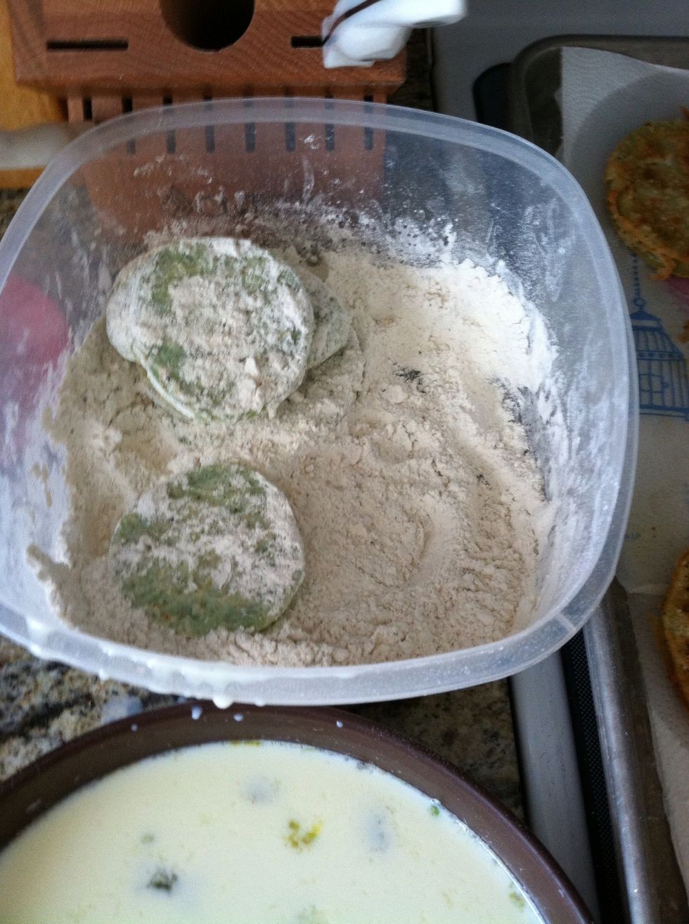Season some flour with whatever you like but make sure to salt it well. Then coat your tomatoes in the seasoned flour