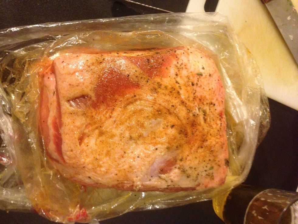 Seasoned the shoulder with olive oil and the spices.