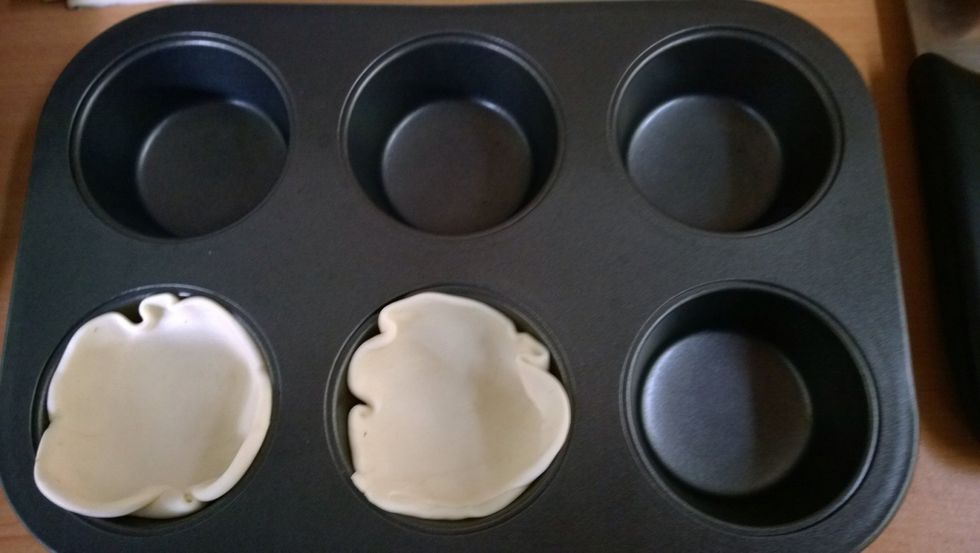 See here I forgot to spray my muffin trays with oil and later in the guide I will pay the price! Spray the muffin tins with a little oil.