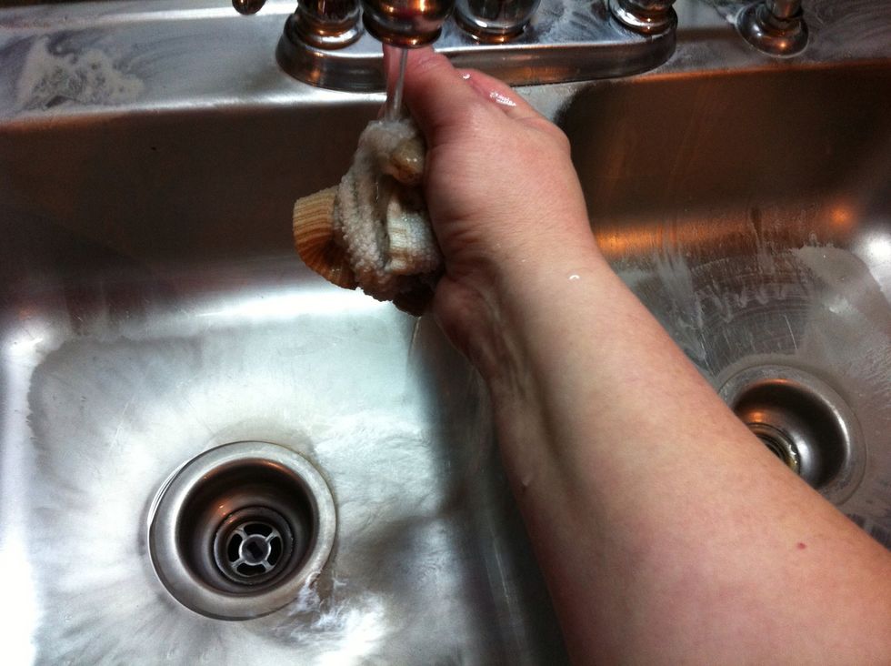 See how dirty the water wringed out is?