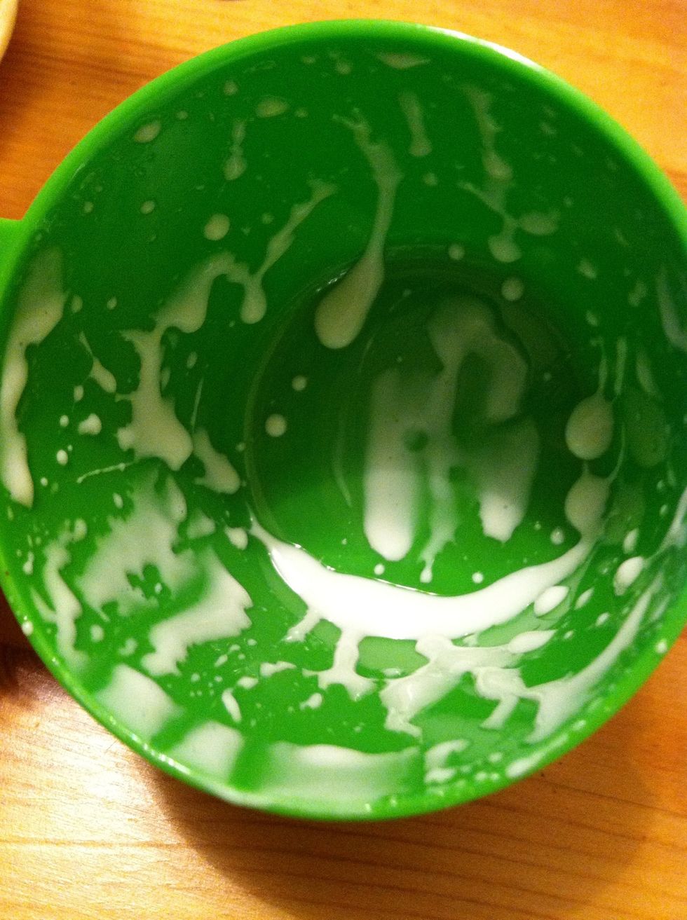 See how the glue doesn't stick, if you hold it upside down it will all slide out.