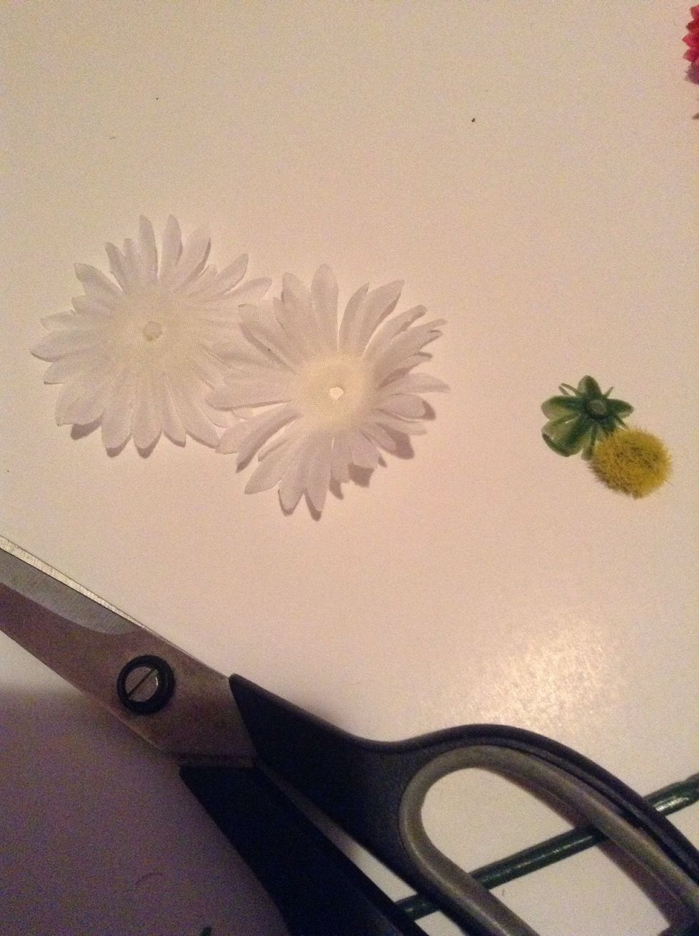See? Now separate the petals! This is why you need PLASTIC/FABRIC flowers!