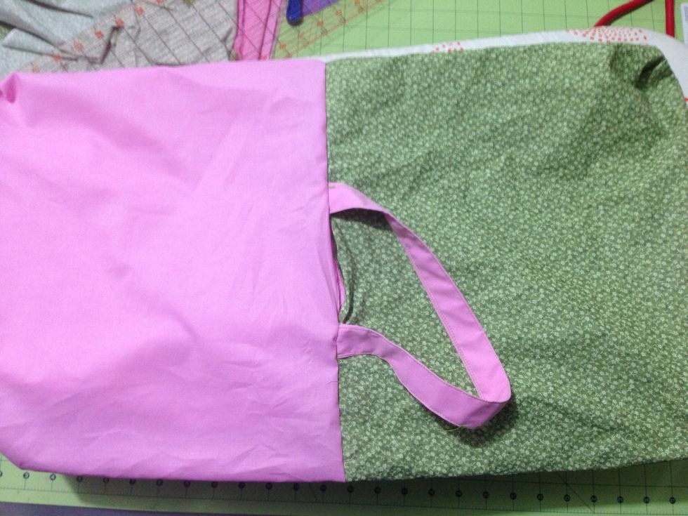 See now you have your handles & the lining & exterior facing the right side. Put the lining inside of the bag.