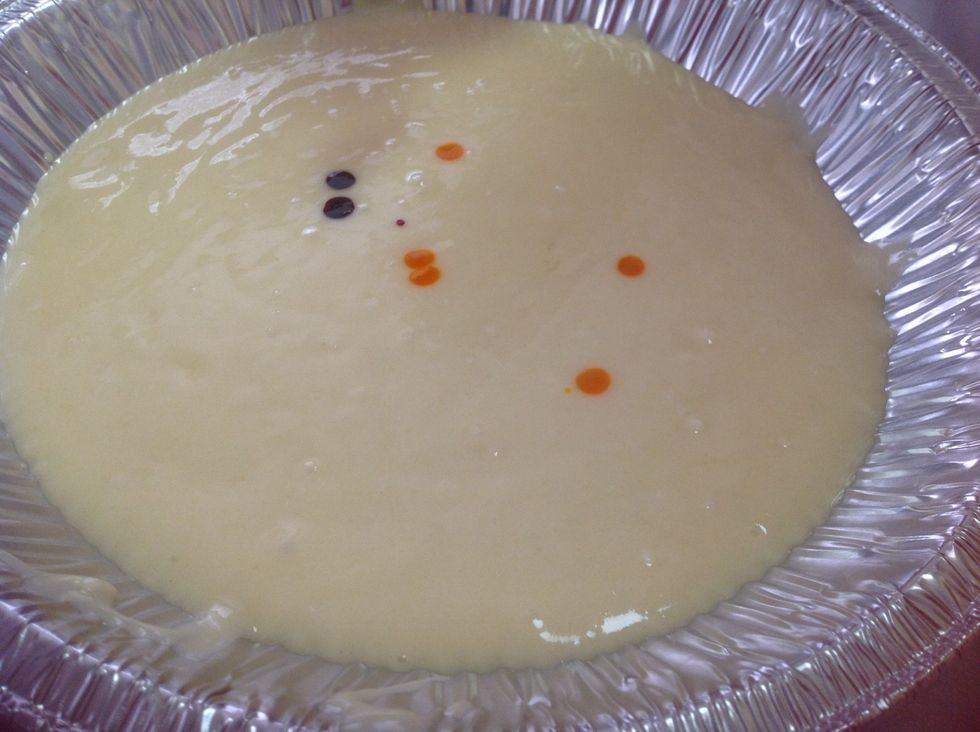 See, put different colors in each pan to make them colorful.