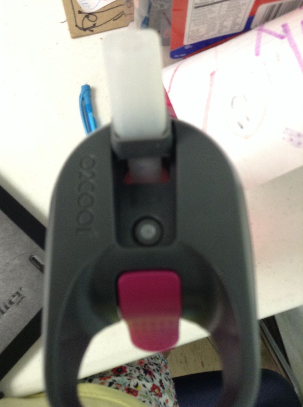 See that white circle? That's where the water should come from