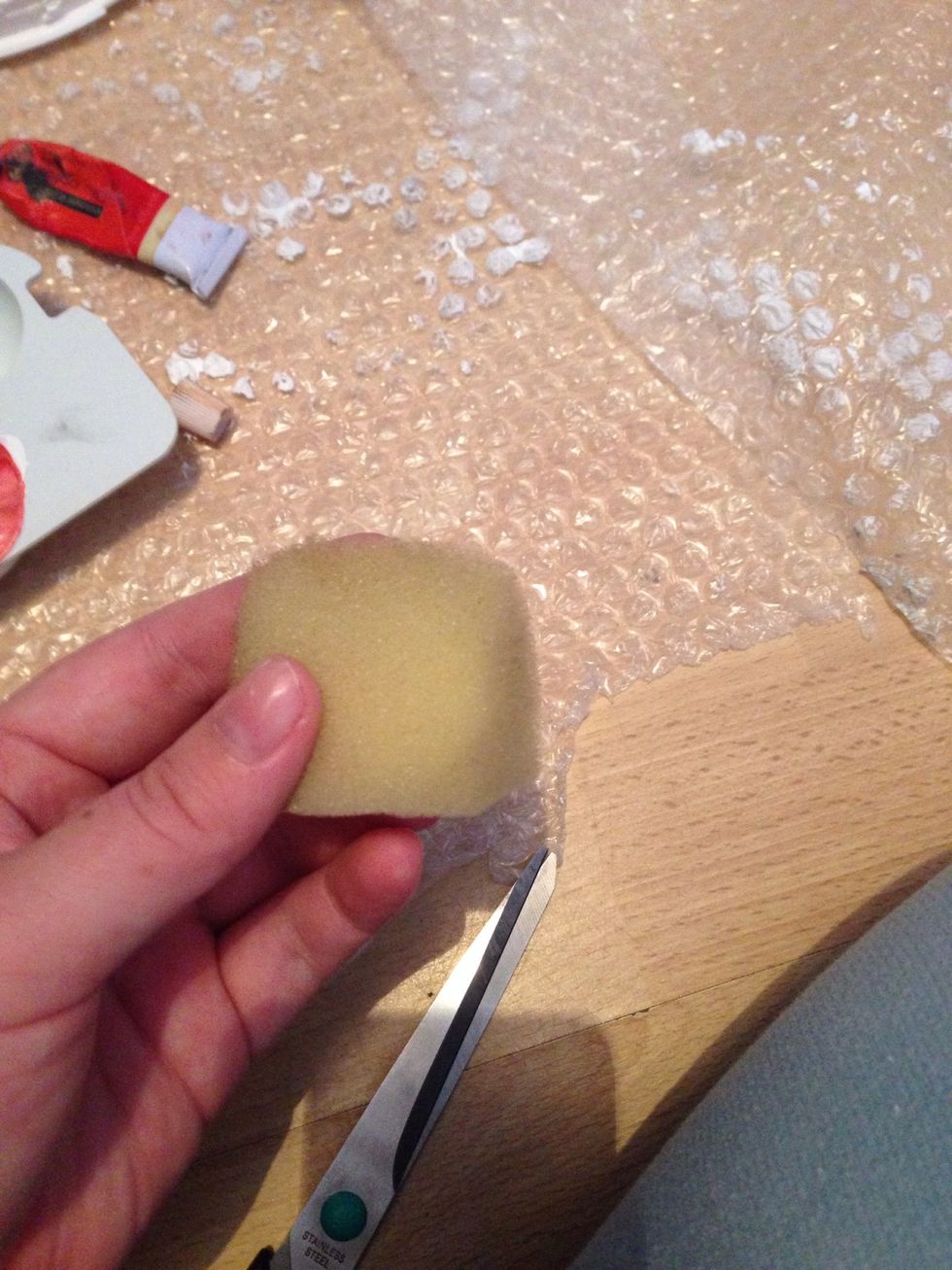 See the pointed tip of the sponge