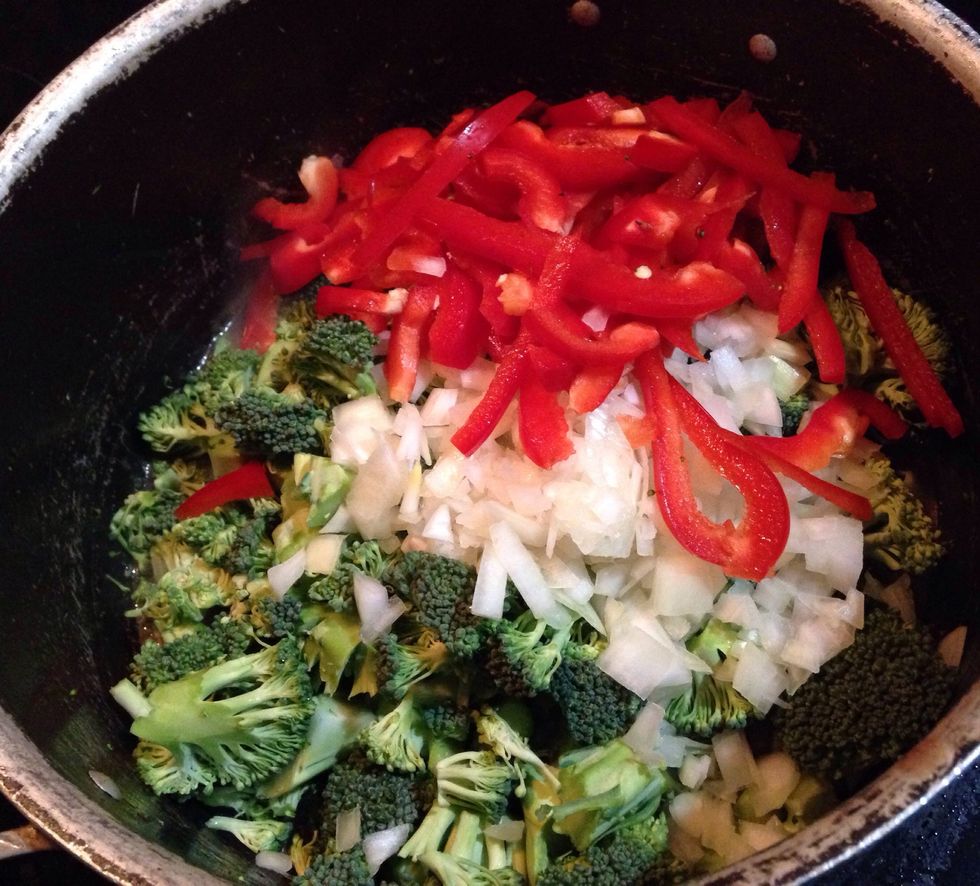 See them swimming in the meat lake down there? Also, this is a regular old pot, not a frying pan, due the the quantity I have to cook. I'd probably use a pot anyway, for easier stirring.