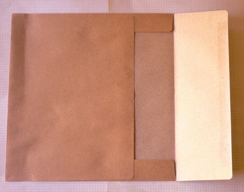 Select 7 square envelopes to create a front & back page and 5 pocket styled pages, in each pocket sleeve there will be an insert to add more journalling and photos.