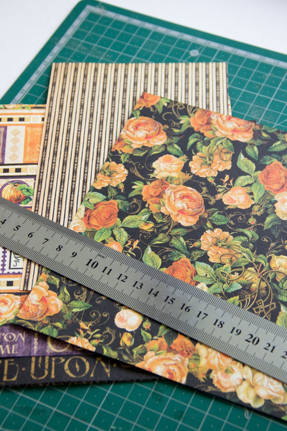 Select a piece of sheets and glue it. I used perfect Graphic 45 An Eerie Tale Enchantment paper.