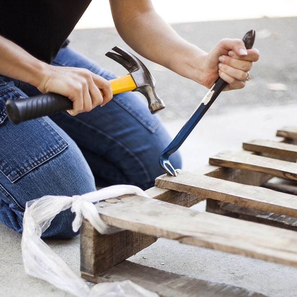 Select the pieces you want and remove them from the pallet, making sure to also take the nails out.