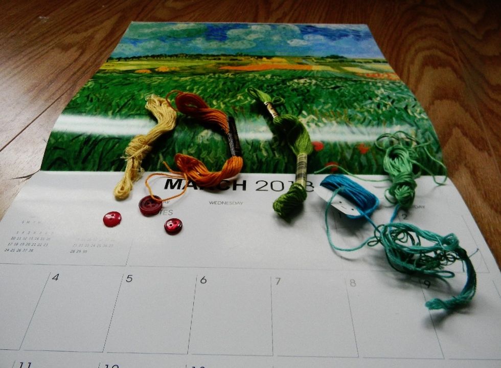 Select your color palette and embellishments. Carefully rip or cut the calendar page from the calendar.