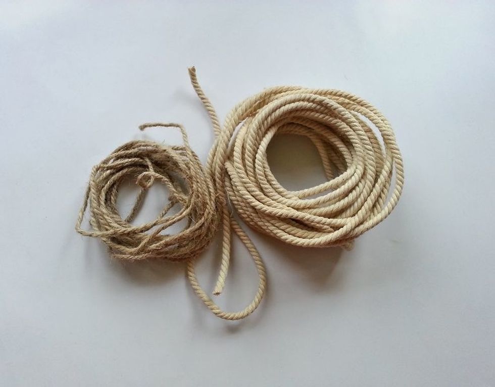 Select your twine. I had 2 types of twine, one was rustic and the other one was quite smooth.