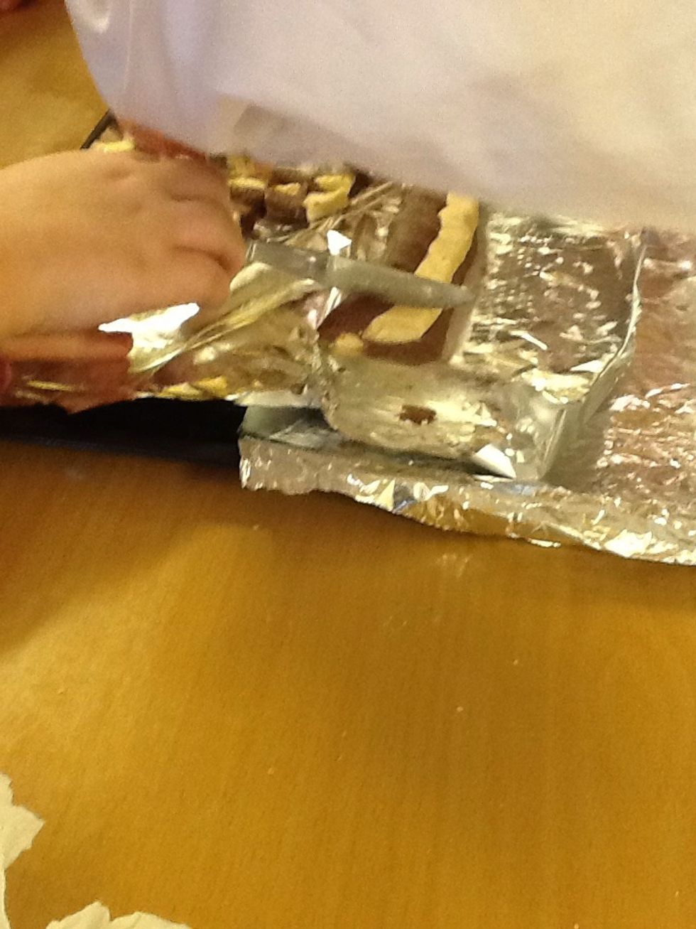 Sen S\u00e4ter man den i ugnen i 175 grader 8-10 minuter.