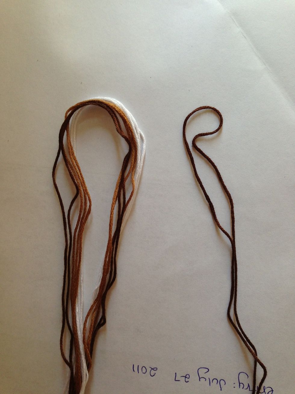 Separate one loop that you want to be the color of your buckle. If you can't decide, pick the one with the most excess string at the end. Skip to step 26 if you don't want to make a buckle.