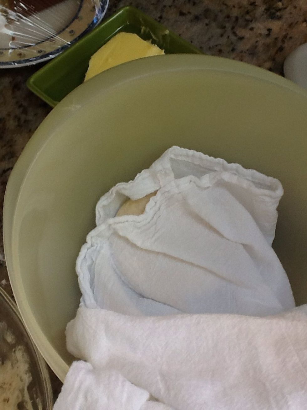 Separate the flattened balls with the cloth