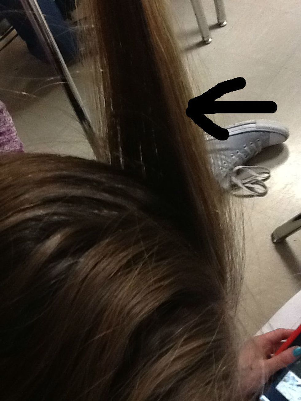 Separate the front group of hair about 2 or 3 inches wide and 1 centimeter thick