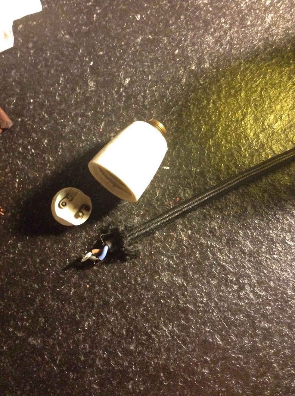 Separate the lamp socket