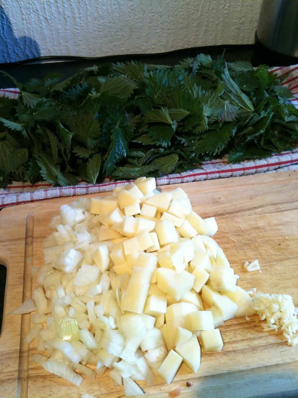 Separate the nettle leaves from the stocks and wash well with cold water. Dice onion, Peel and 1cm cube the potatoes and Finely chop the garlic cloves.