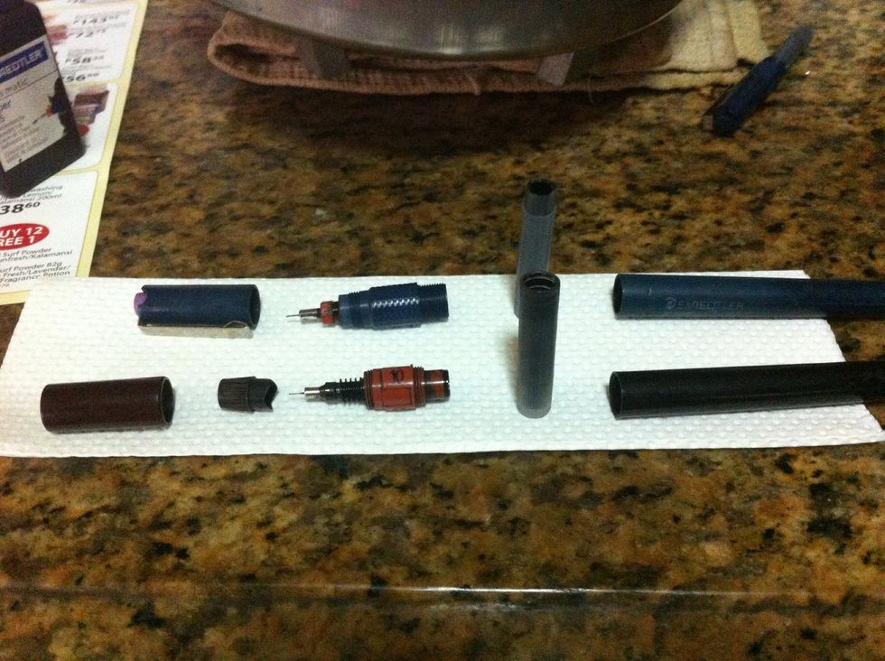 Separate the parts in the order as shown here