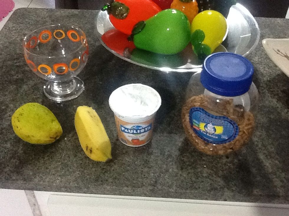 Separate the supplies. Remember to cut the guava and the banana in two halves for a one-person potion.