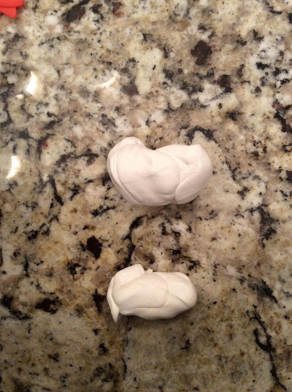 Separate the white putty into one bigger piece and one smaller piece!