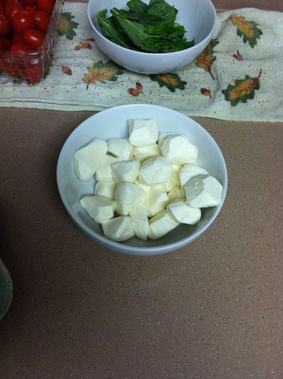Separate your small balls of mozzarella.