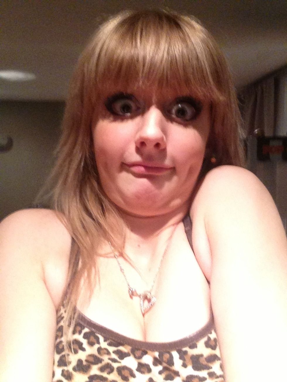 Serious attempt to create cleavage without it being obvious