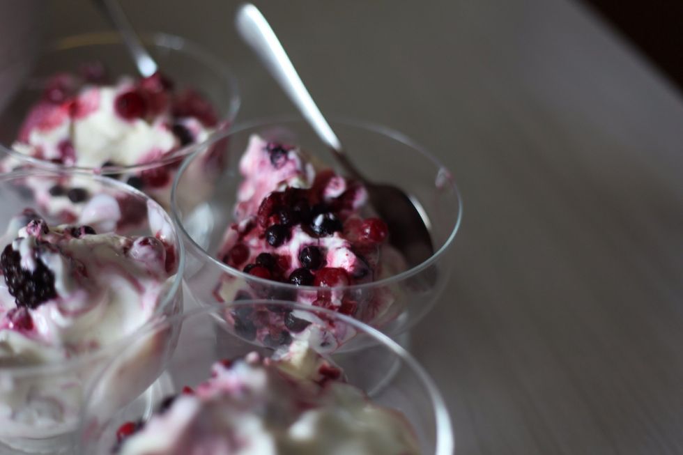 Serve and eat. For those who are celebrating a white Christmas, add half a cup of sweet Sherry liqueur or any berry flavoured liqueur. Sit by the fire and enjoy, while singing...