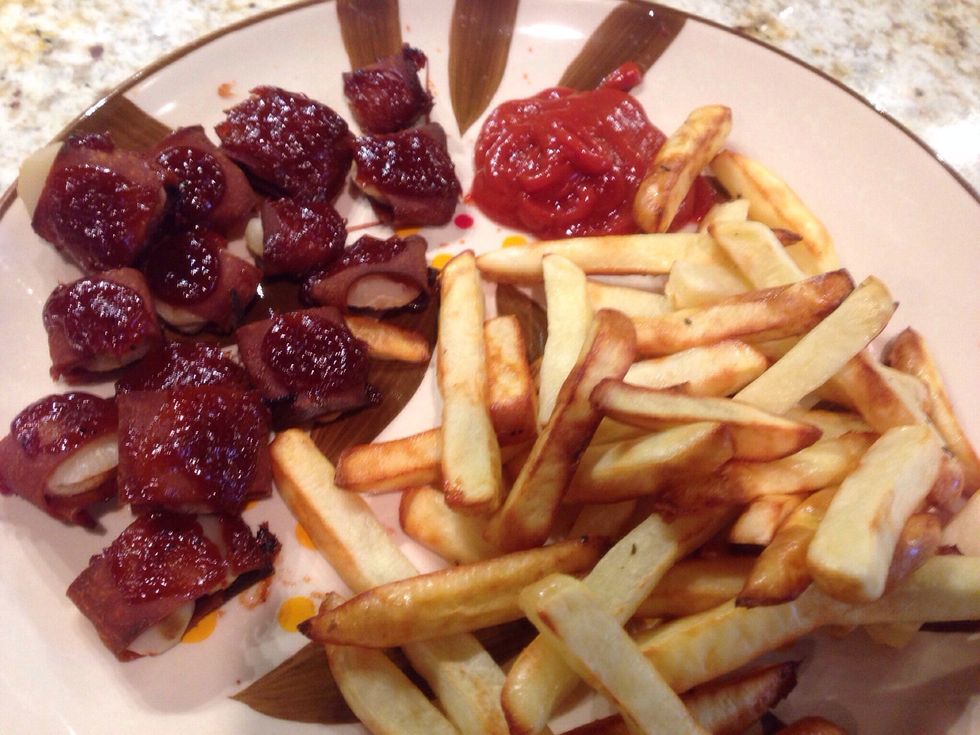 Serve and enjoy! (The fries are air fried without oil, ketchup is reduced sugar as healthier alternatives.)