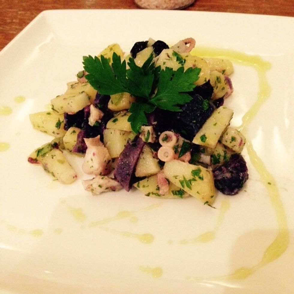 Serve and garnish with some more olive oil and few leaves of parsley. Enjoy!