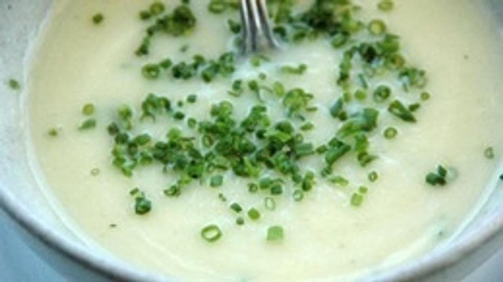 Serve garnished with chopped chives and enjoy!