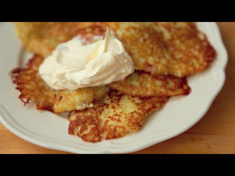 Serve immediately with sour cream, crackling or herring fillets.