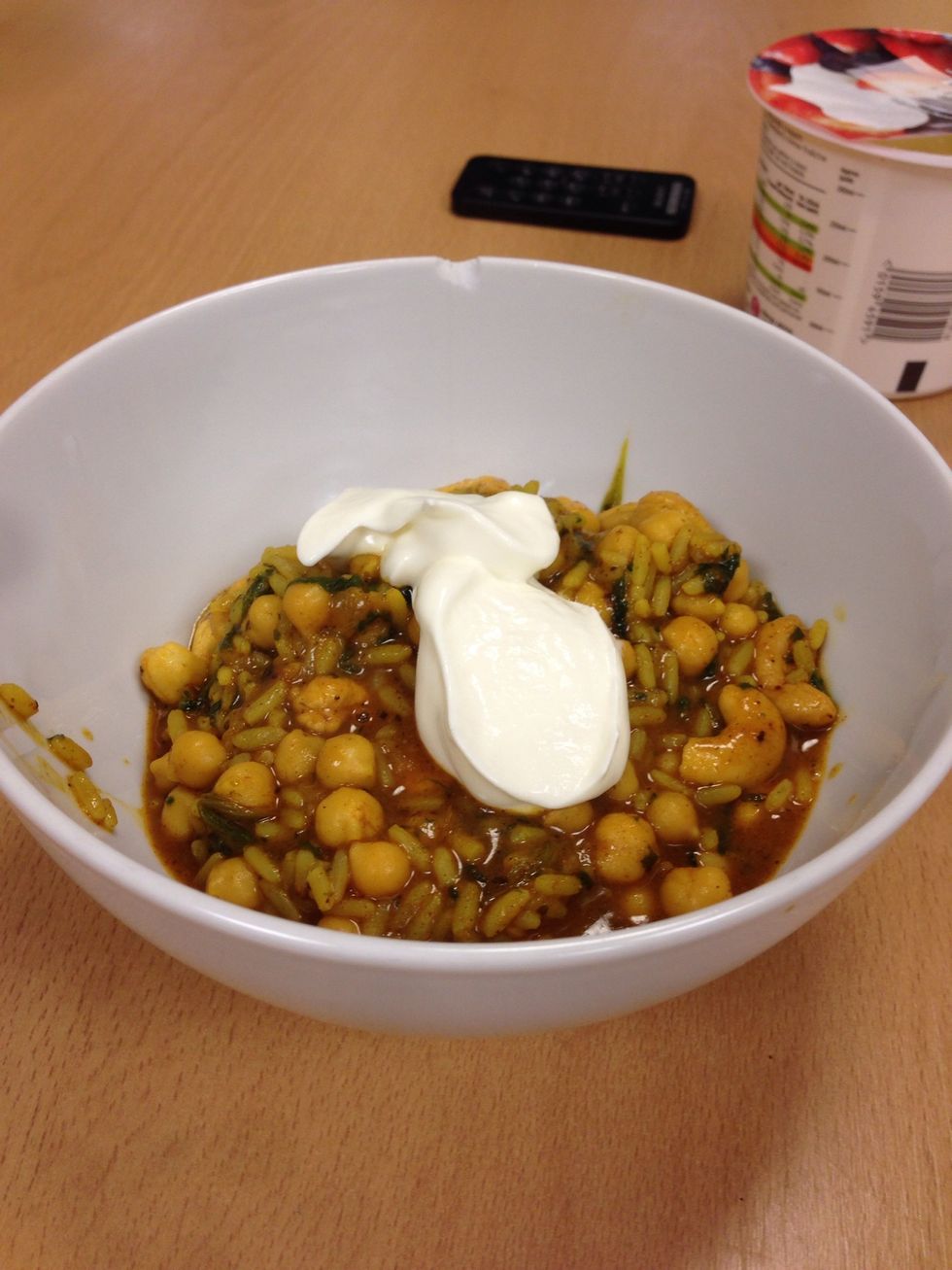 Serve in a bowl, and add a few spoonfuls of creme fraiche for taste. And you're done!