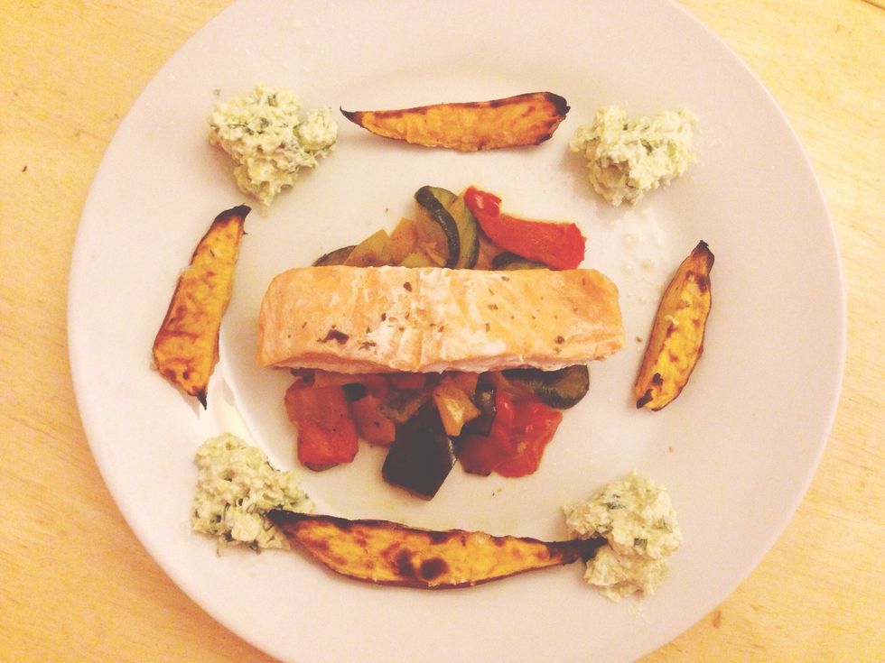 Serve salmon fillet on a bed of veg with sweet potato and avocado aioli on the side. Enjoy\ud83d\ude0b