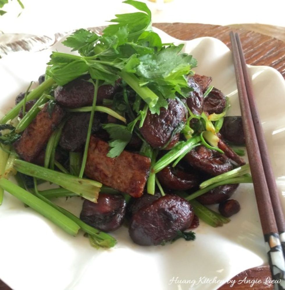 Serve this flavourful mushroom dish hot with steamed white rice. For more,like us on Facebook & get instant updates on our latest recipes at www.Facebook.com/huangskitchen As always, ENJOY!