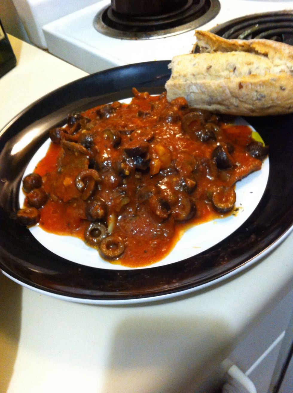 Serve with a piece of bread ("la scarpetta") to soak up the excess sauce!
