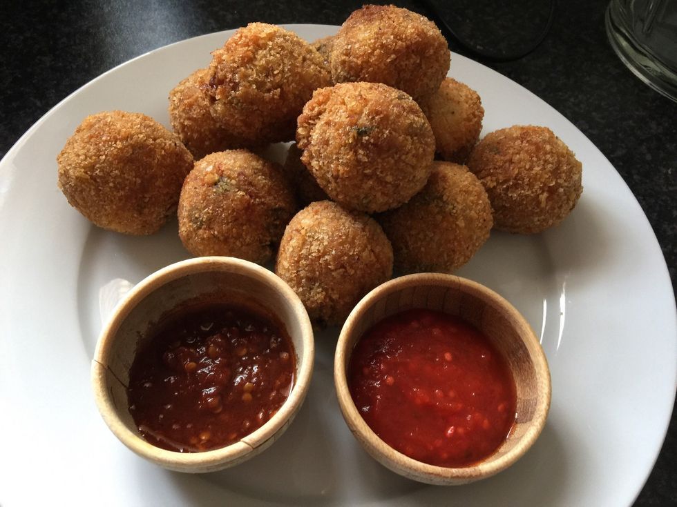 Serve with dipping sauces - I went with home made chilli :)