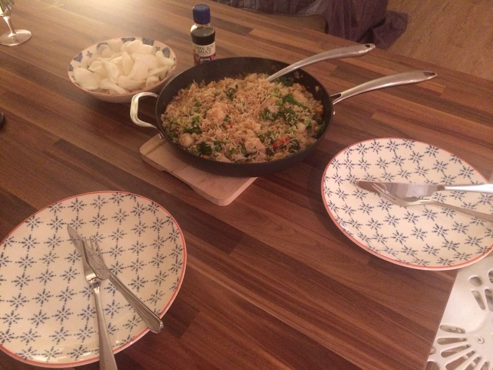 Serve with sweet chilli sauce and prawn crackers