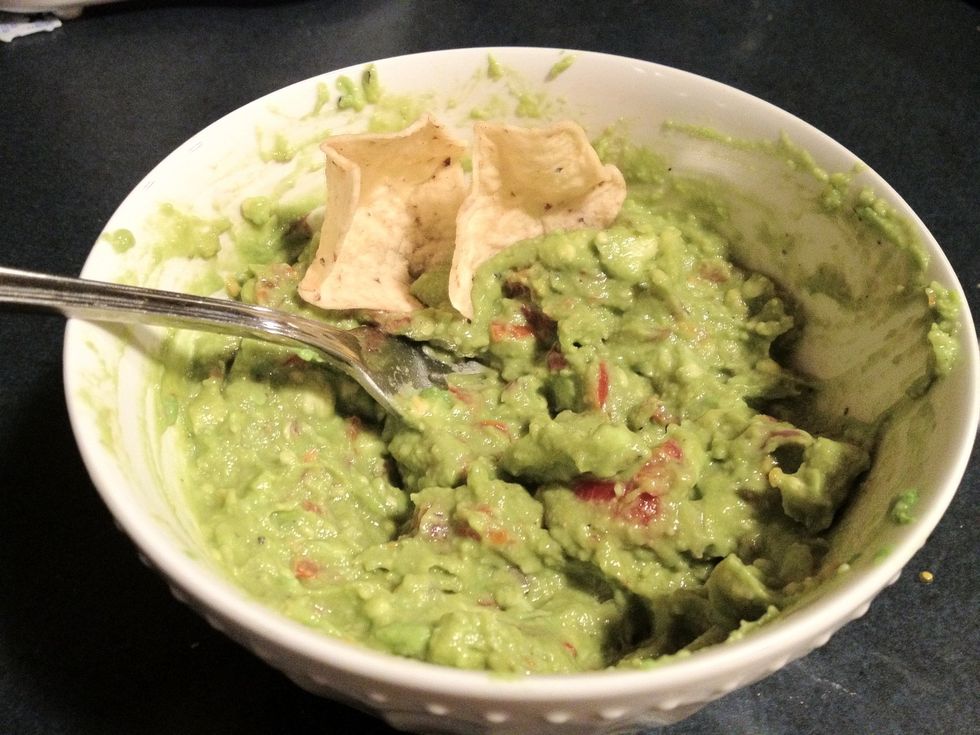Serve with tortilla chips and enjoy :)