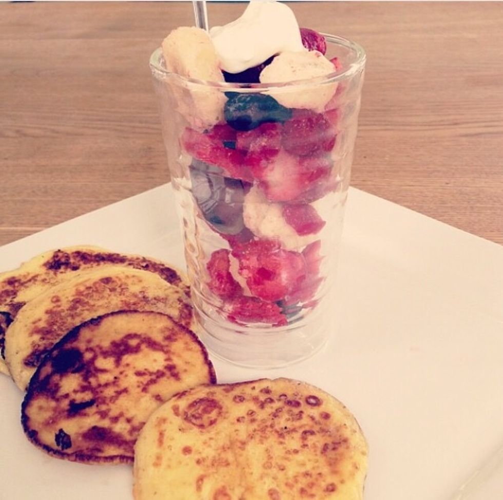 Serving idea #4: serve with berries , banana and yoghurt on the side.