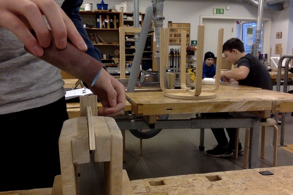 set den p\u00e5 en fil kl\u00e4mma och s\u00e5 kan du ta en rasp och slipa