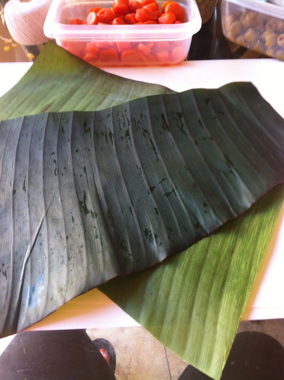 set one in top of another ...biger one on the bottom.. cross like this..!! now one big spoon of the masa!!