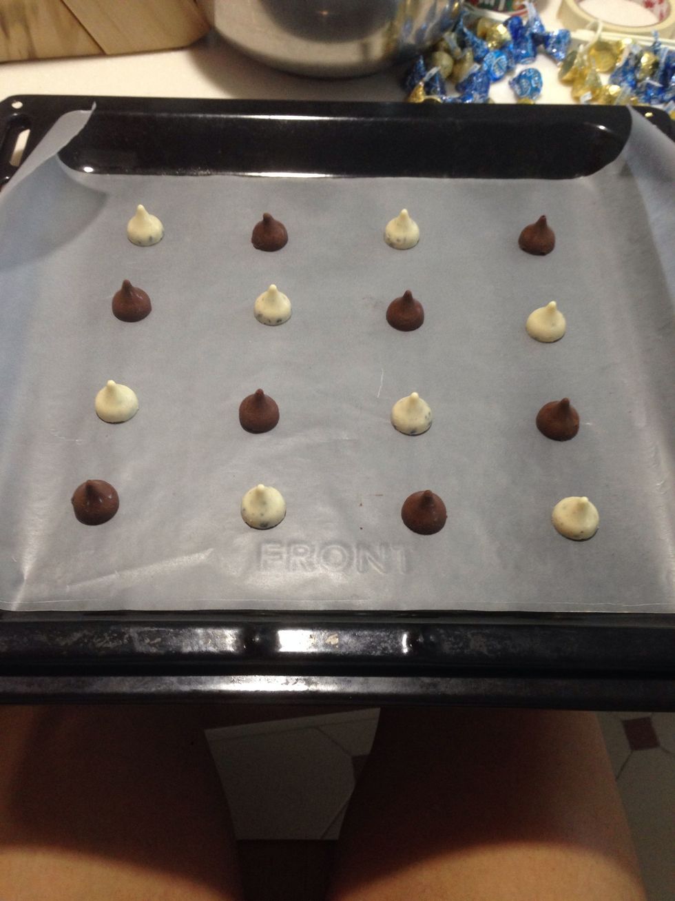 Set out kisses 4x3 (I did 4x4 but they ended up mushed together... hehe)