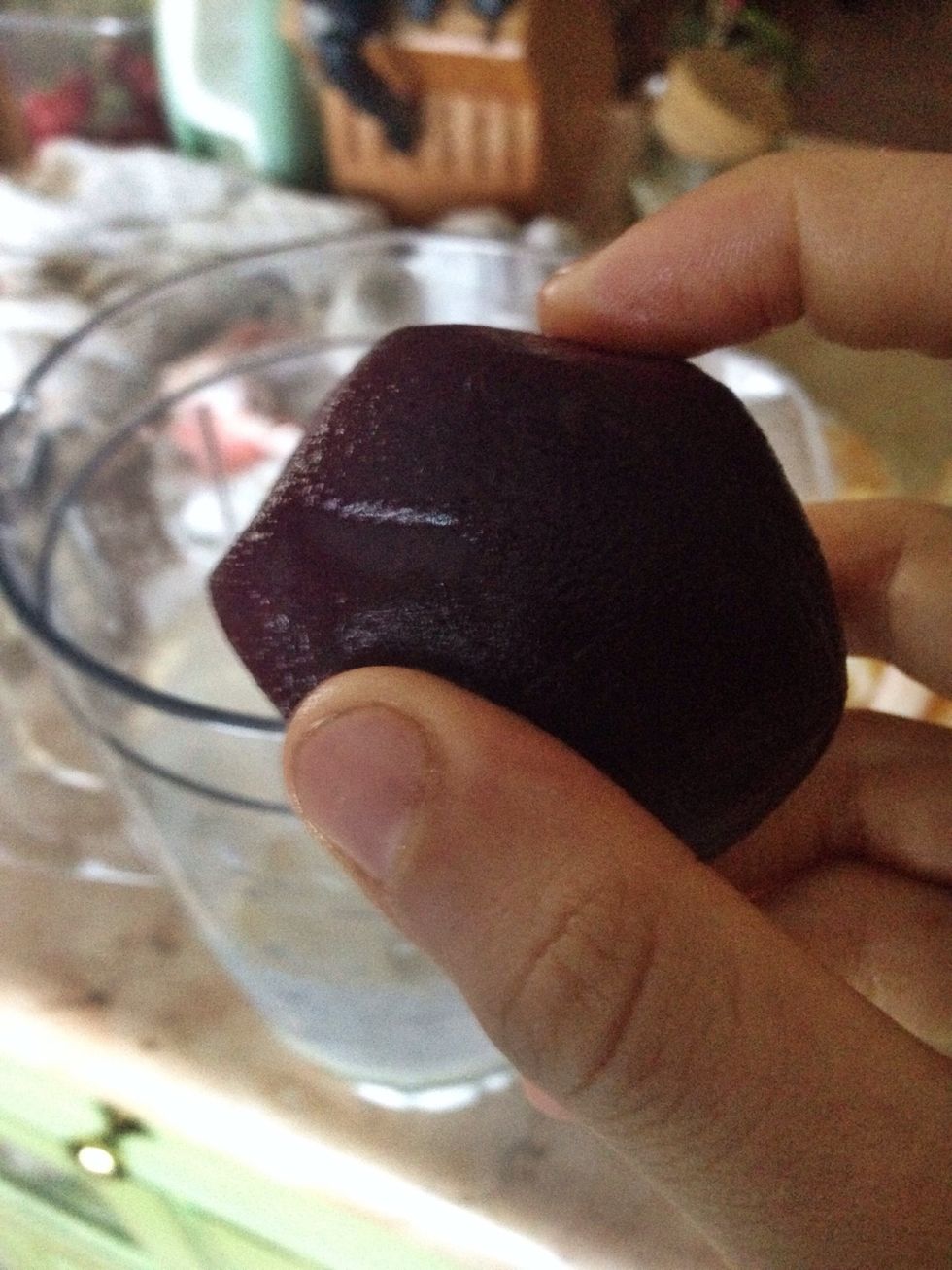 Set the banana mix on a side. Pour a bit of it in a tall glass or jar and pour dash of coffee on top of it (mix if u like). Put jar in the freezer, now we get to mix the layers! Get your beetroot