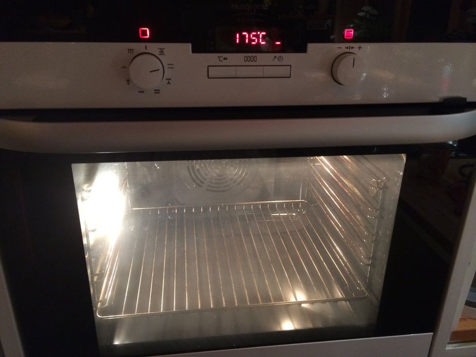 Set the oven at 175 degrees celsius.