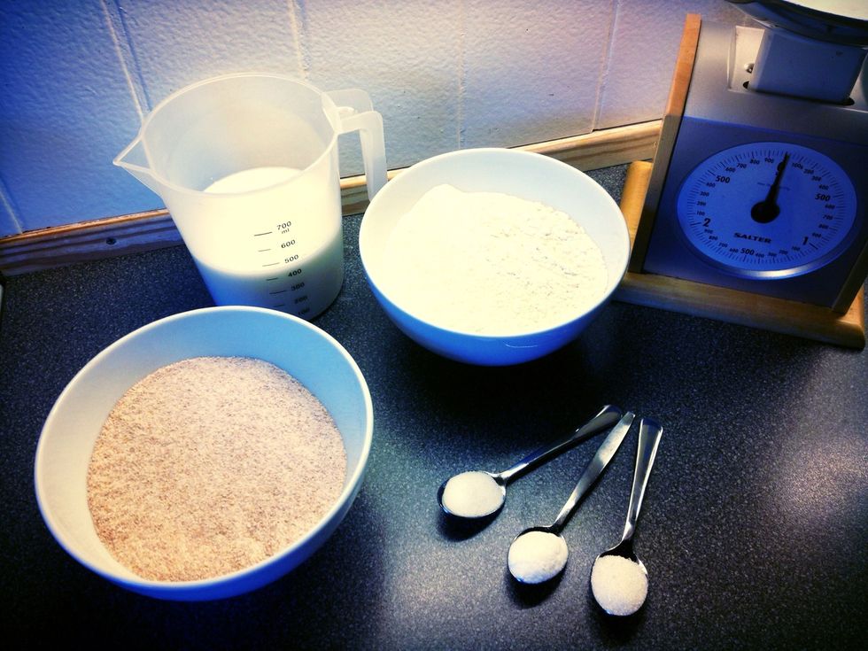 Set the oven to 200 degrees and prepare all the ingedients.