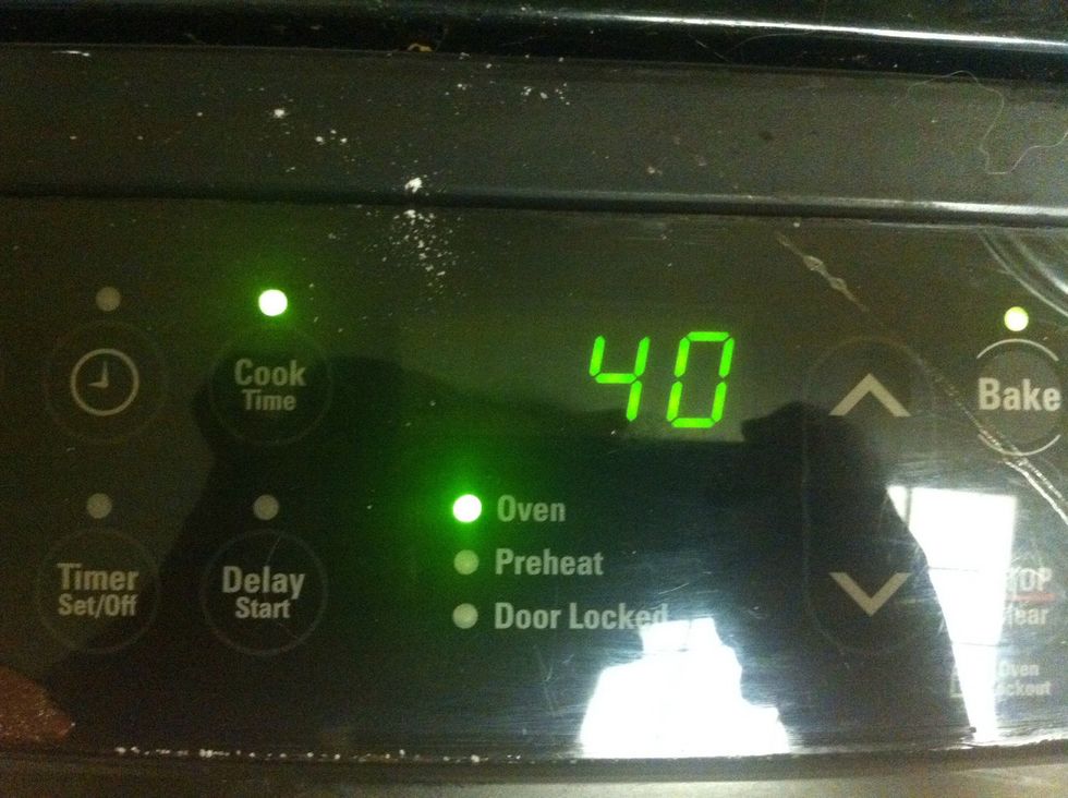 Set the timer for 40 minutes and let it bake.