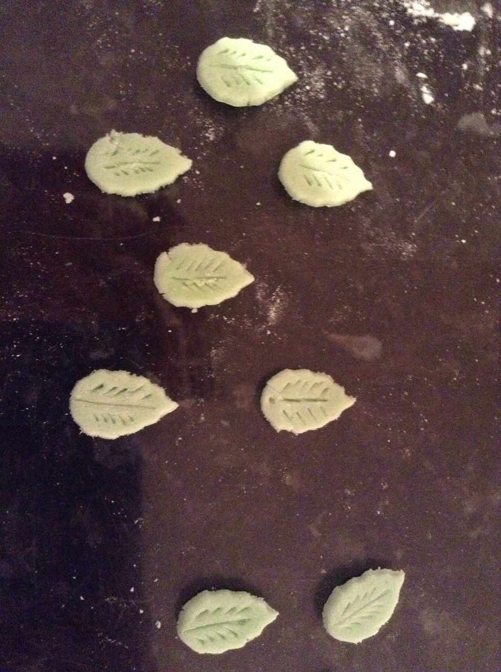 Set them aside to dry. Take a sharp knife and make the pattern in the leaf
