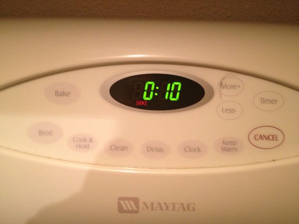 Set timer 10min, longer for crispy crust.